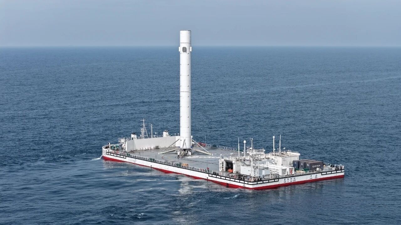 Sea-based rocket recovery platform holding position offshore